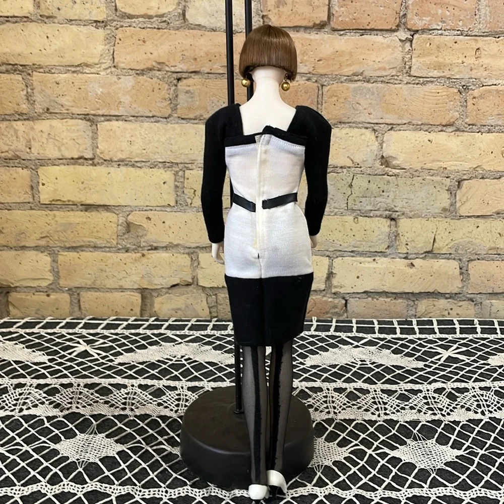 Madigan’s Dolls Lady Luminous 80’s Chic Doll - Picture 7 of 10